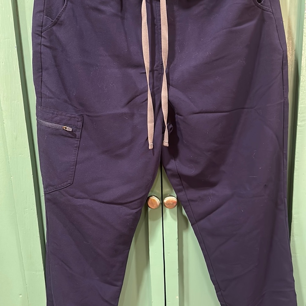 Scrub bottoms, like new, women’s Zamora joggers, navy